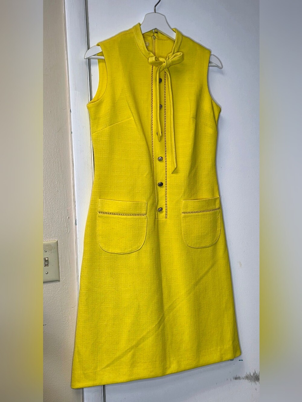 Kay Windsor Vintage Mod Yellow Sleeveless Shift Dress Bow Neck Size M - Picture 7 of 15